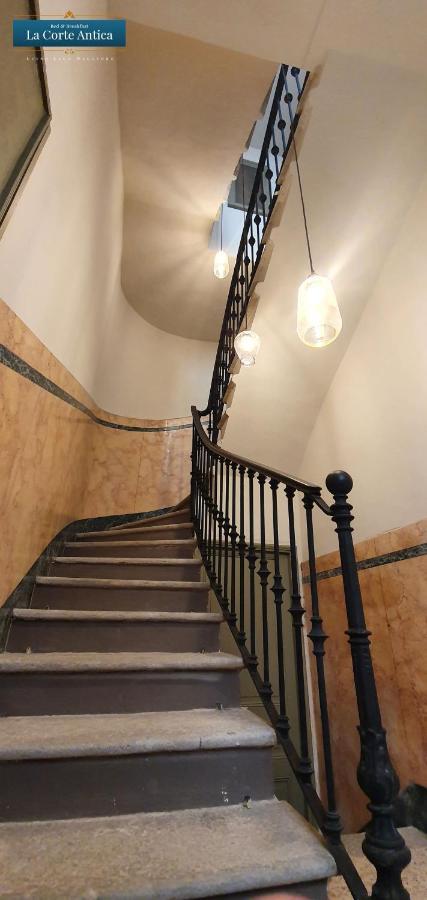 B&B La Corte Antica - Luino Lago Maggiore ภายนอก รูปภาพ