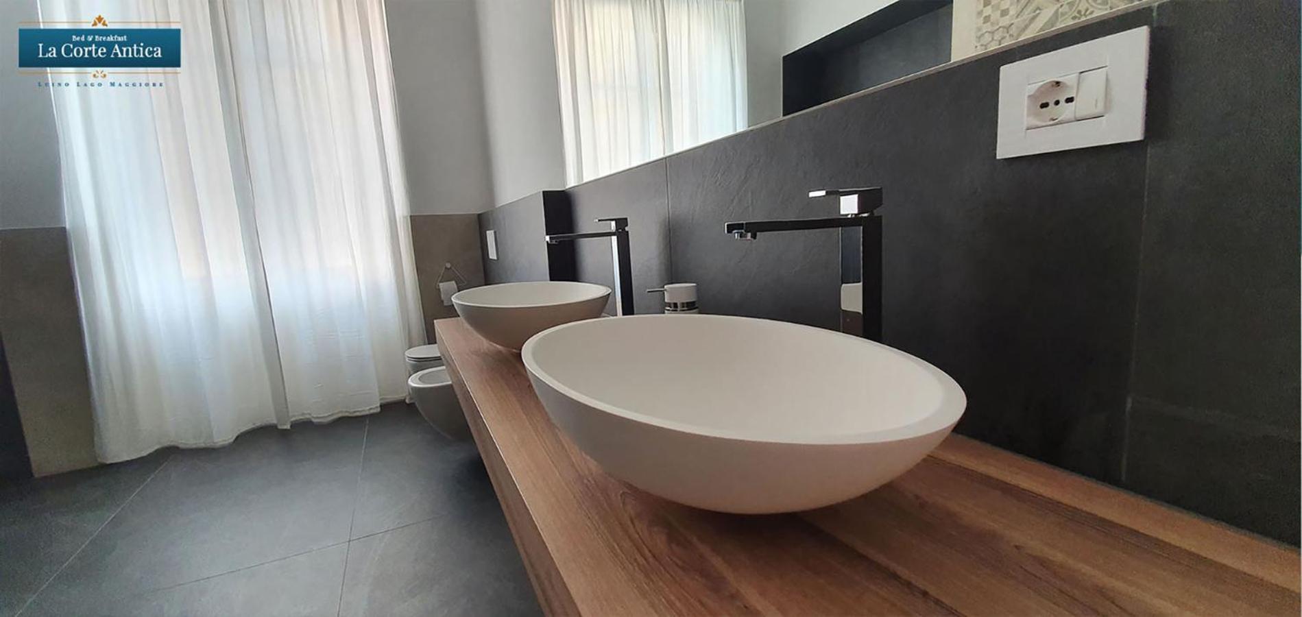 B&B La Corte Antica - Luino Lago Maggiore ภายนอก รูปภาพ